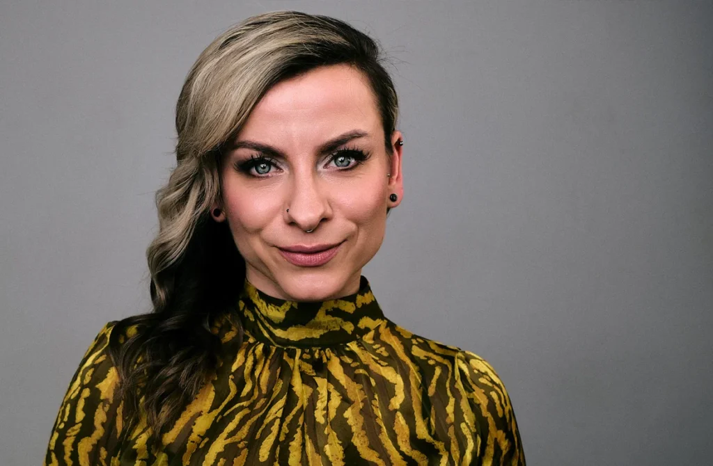 Jenna von Thäne im Gespräch auf der Bühne – Referenz aus ihrer Moderationserfahrung