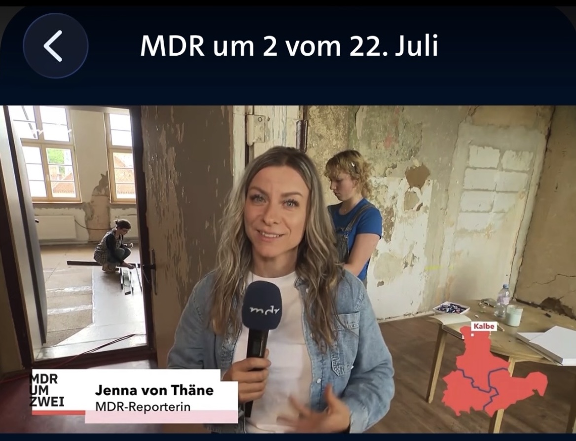 Jenna von Thäne als MDR-Reporterin in der Live-Ausstrahlung