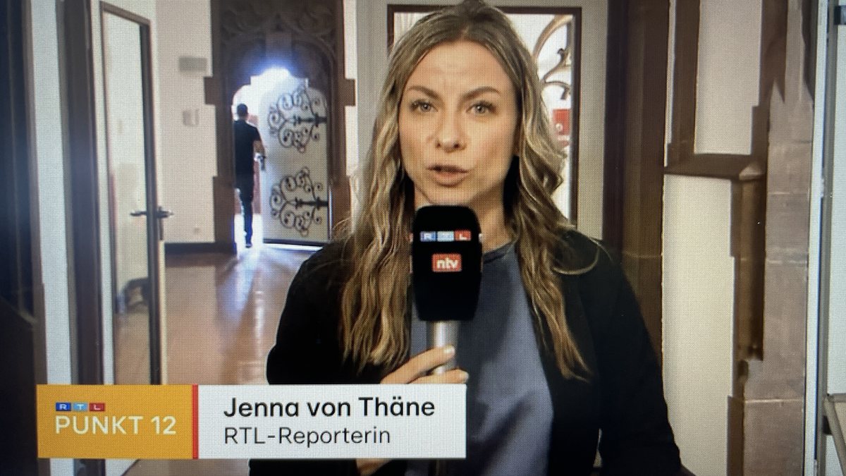 Jenna von Thäne als RTL-Reporterin vor Gericht für Punkt 12