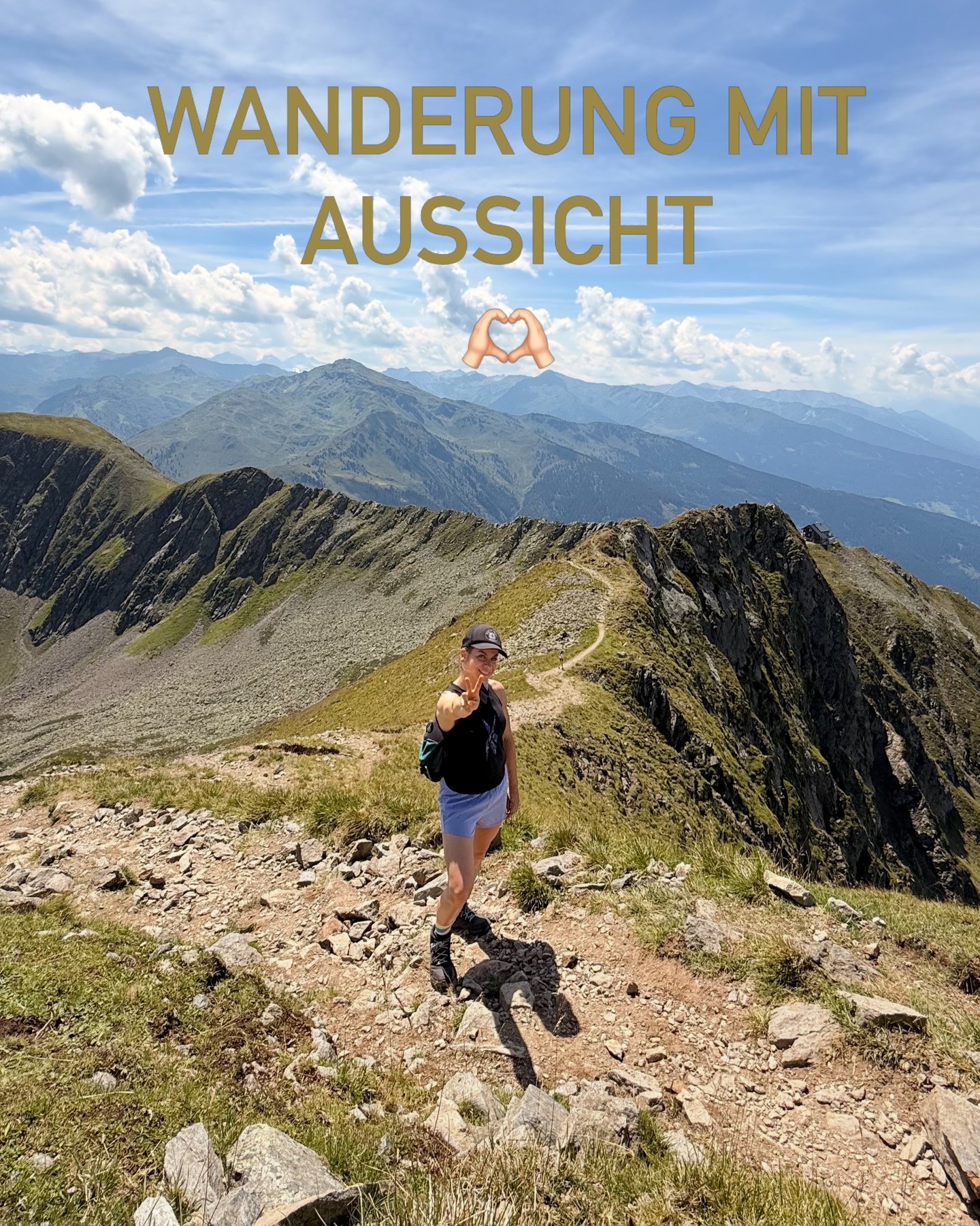 Jenna von Thäne bei einer Wanderung mit Aussicht