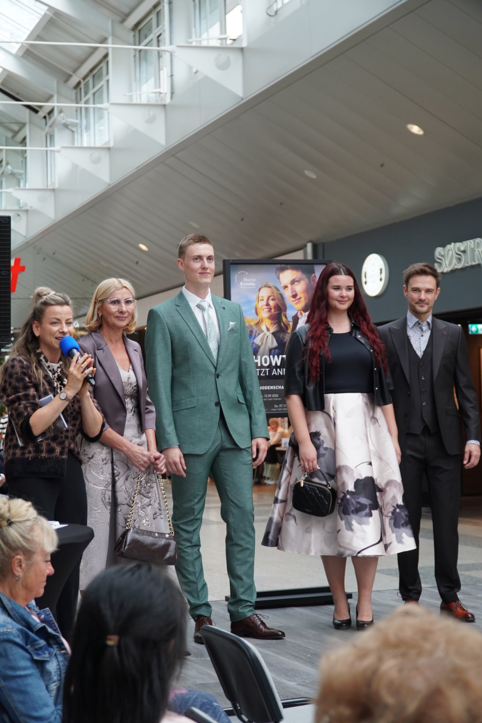 Jenna von Thäne mit Models beim Saisonauftakt im Paunsdorf Center