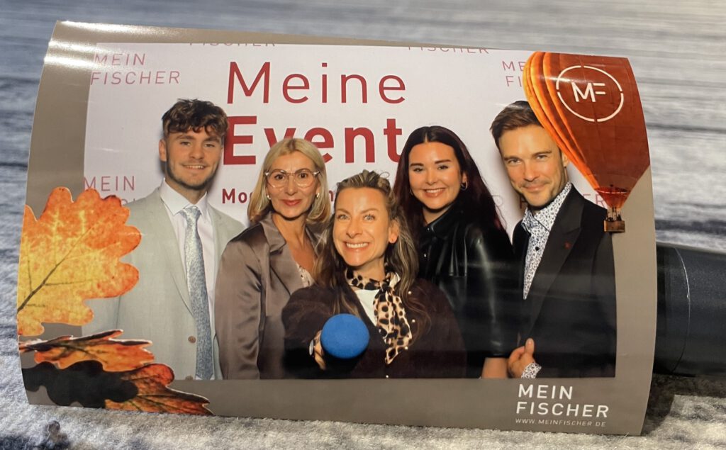 Jenna von Thäne und das Modenschau-Team von MEIN FISCHER beim Saisonauftakt