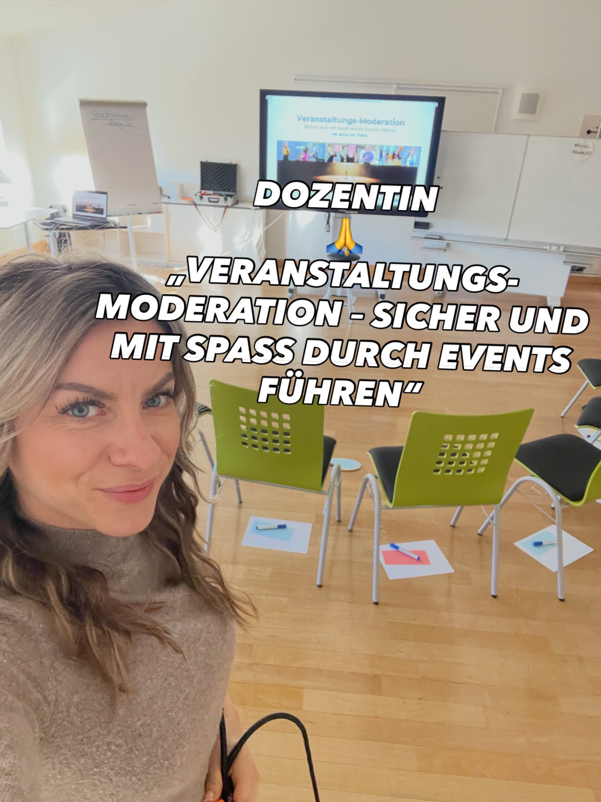 Jenna von Thäne im VHS-Kursraum für Veranstaltungsmoderation in Leipzig